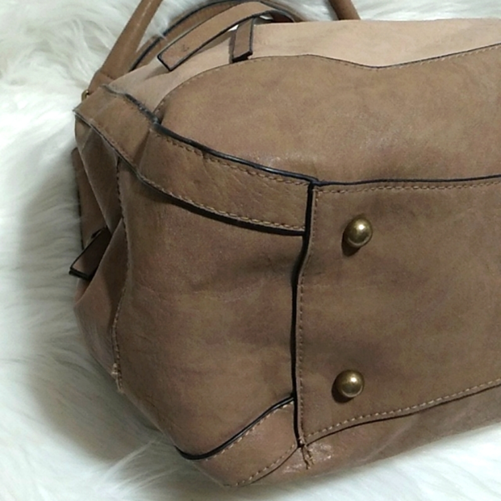(#31) SALE! Bueno Shoulder Bag In Very Good Condition - Picture 7 of 14